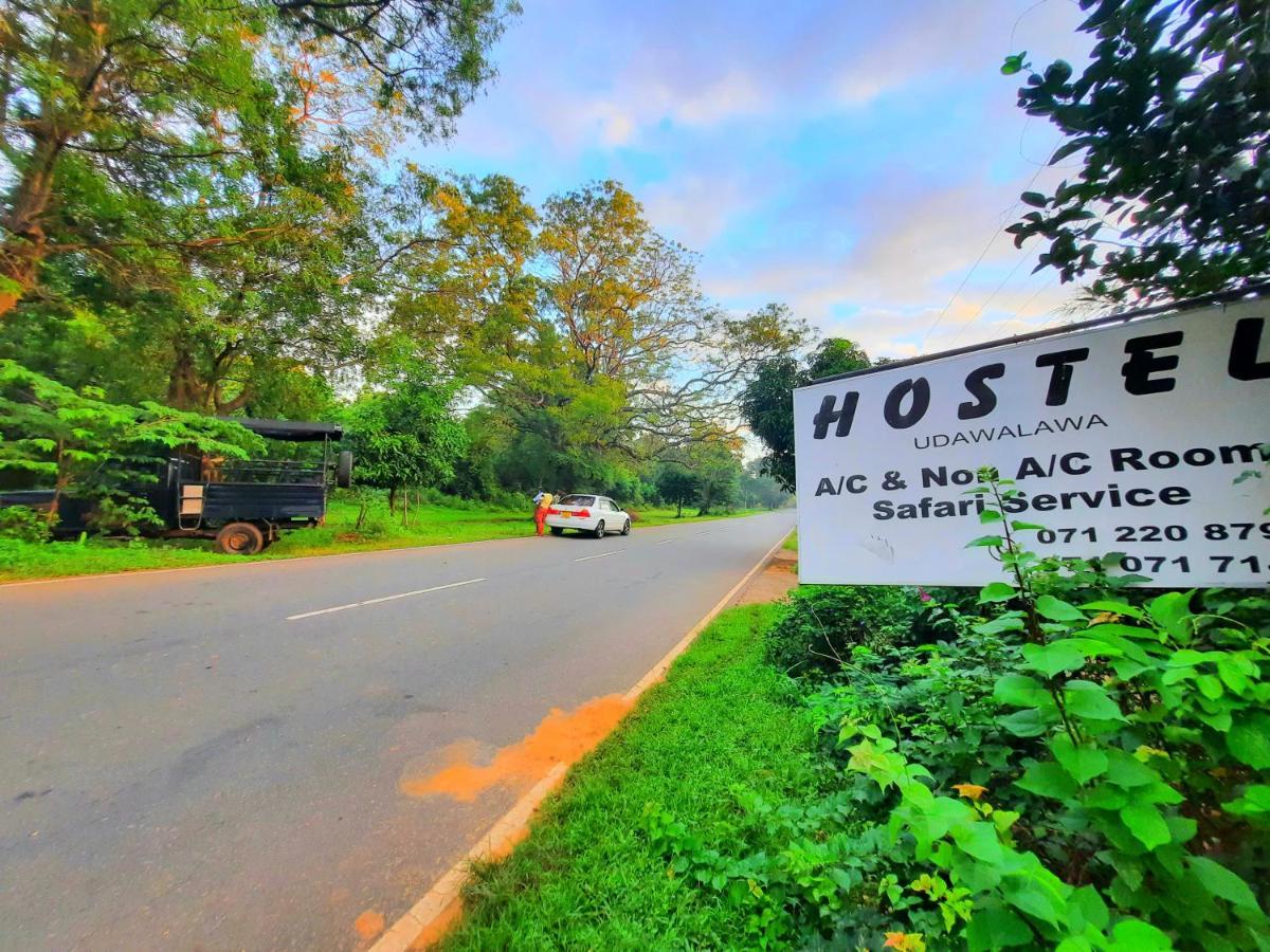 Hostel -In Frant Of The National Park- Udawalawe Bagian luar foto